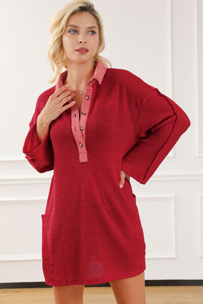 Robe à col avec boutonnage partiel et poches