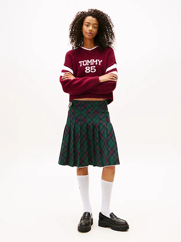 Intarsia Logo V-Neck Relaxed Jumper