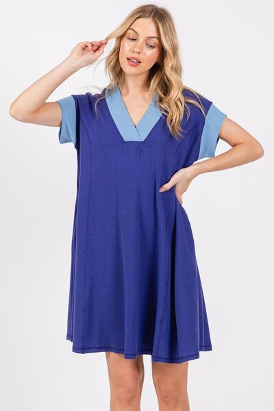 Robe à manches courtes col en V avec liseré contrastant Ces Femme