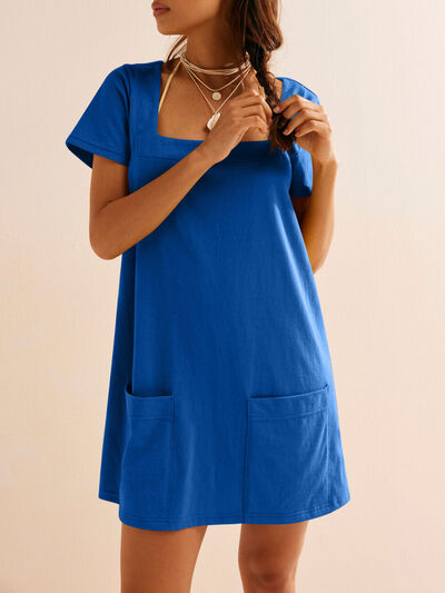 Robe mini t-shirt Lovelet à col carré et manches courtes
