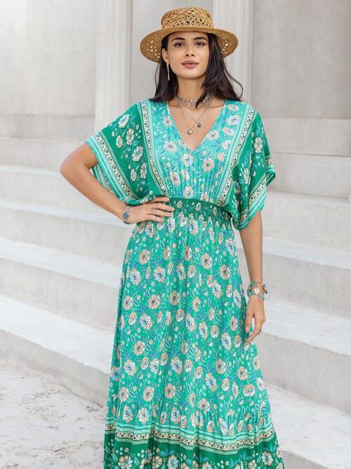 Robe fleurie à col en V, smockée et à manches courtes