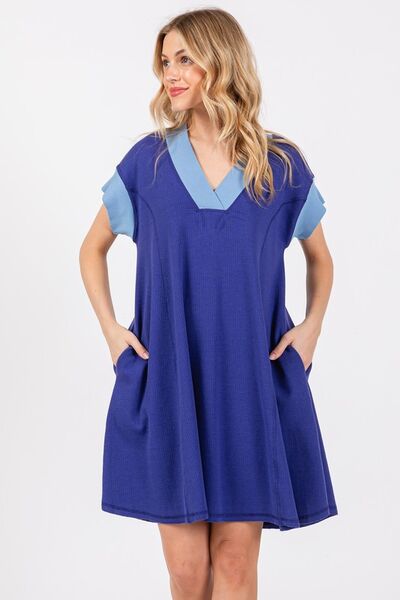 Robe à manches courtes col en V avec liseré contrastant Ces Femme
