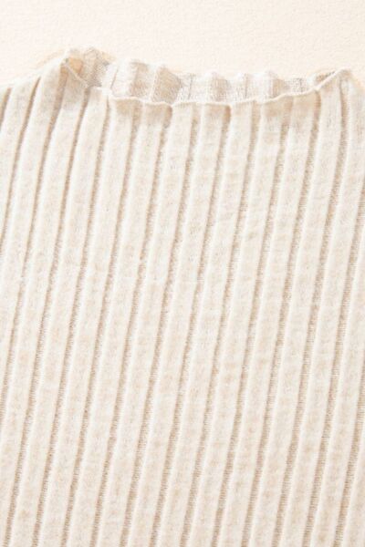 Robe longue imprimée à col montant et taille cintrée