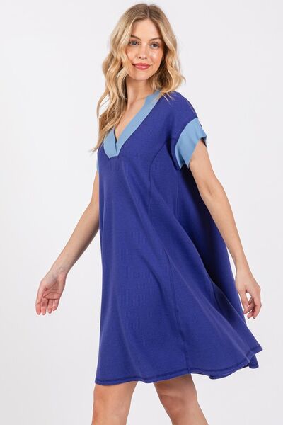 Robe à manches courtes col en V avec liseré contrastant Ces Femme