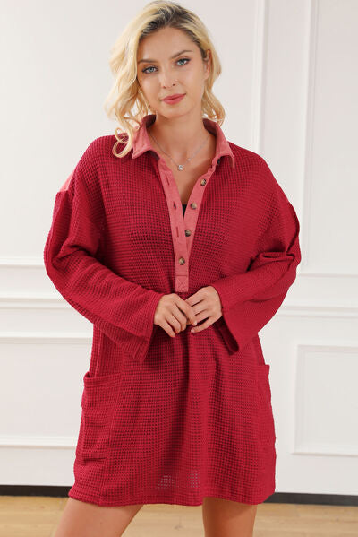 Robe à col avec boutonnage partiel et poches