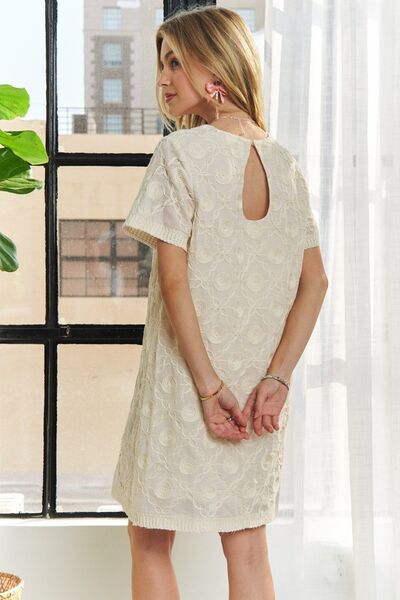 ADORA Robe droite à manches courtes et encolure ronde