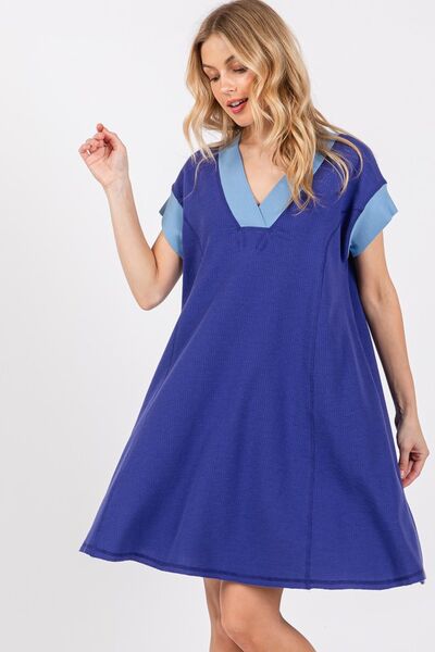 Robe à manches courtes col en V avec liseré contrastant Ces Femme