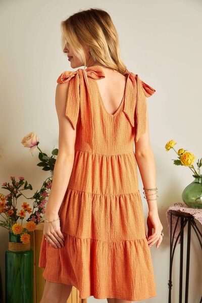 Robe ADORA à encolure en V et épaules nouées