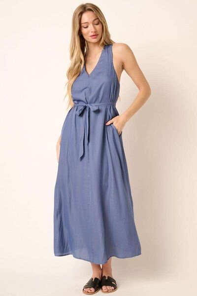 Robe longue sans manches avec encolure en V, dos croisé et ceinture Mittoshop