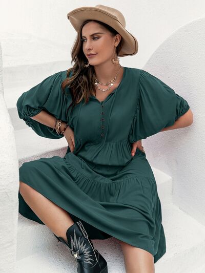 Robe midi grande taille à col lavallière et manches ballon
