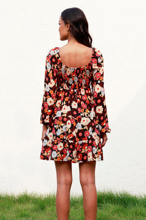 Robe étagée à smocks, manches ballon et motif floral