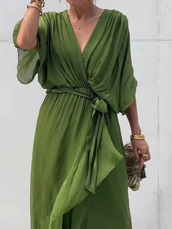 Robe en mousseline de soie élégante et stylée avec col en V
